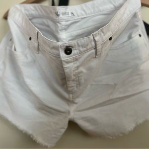 White casual shorts. Size 14
